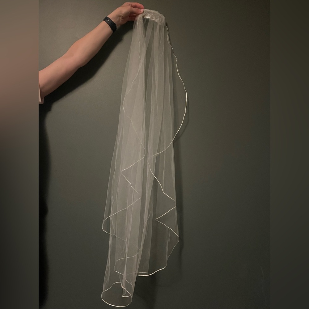 Sheer Bridal Veil with Satin Ribbon Edge